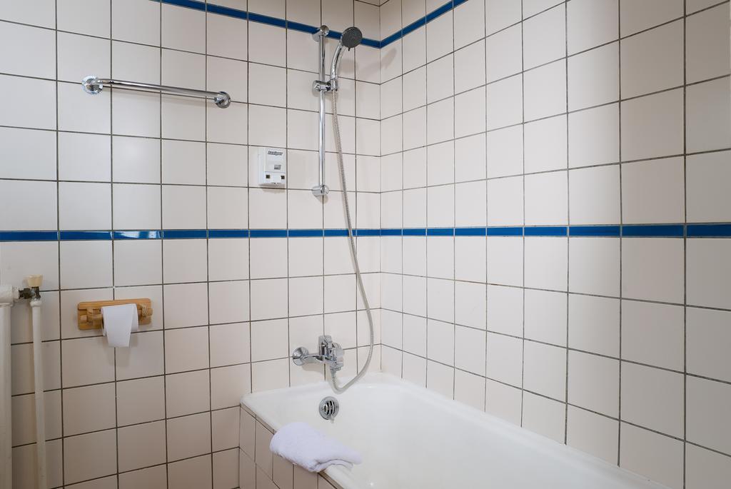 Madame Vacances Hotel Le Christina Alpe d'Huez Room photo
