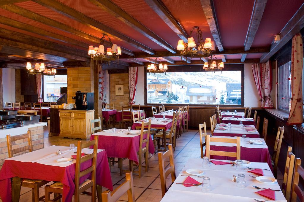 Madame Vacances Hotel Le Christina Alpe d'Huez Exterior photo
