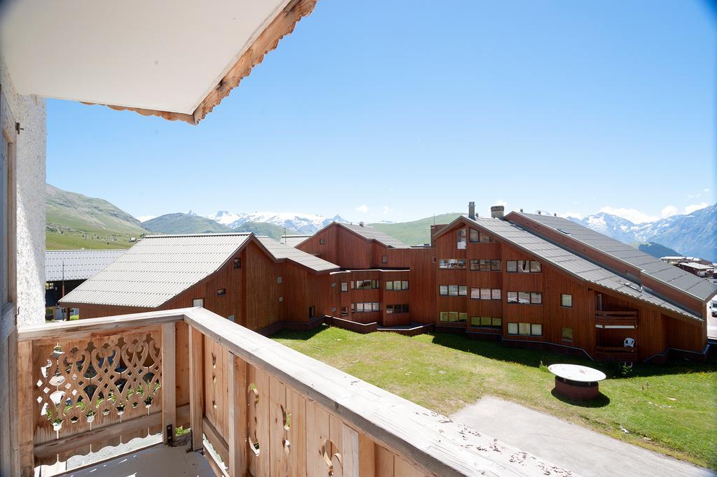 Madame Vacances Hotel Le Christina Alpe d'Huez Exterior photo