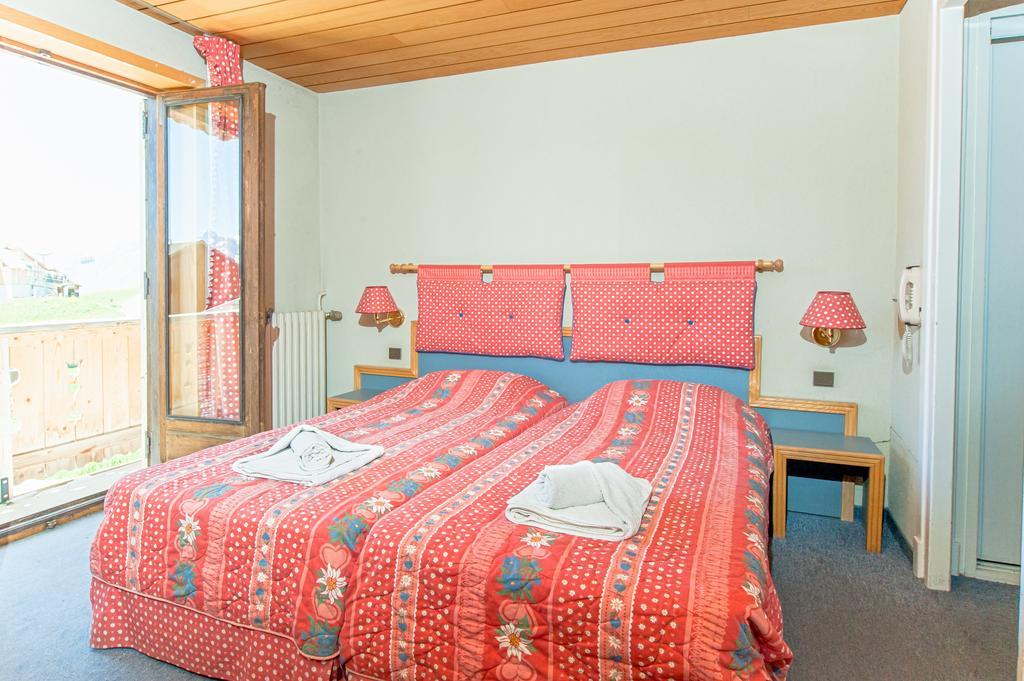 Madame Vacances Hotel Le Christina Alpe d'Huez Exterior photo