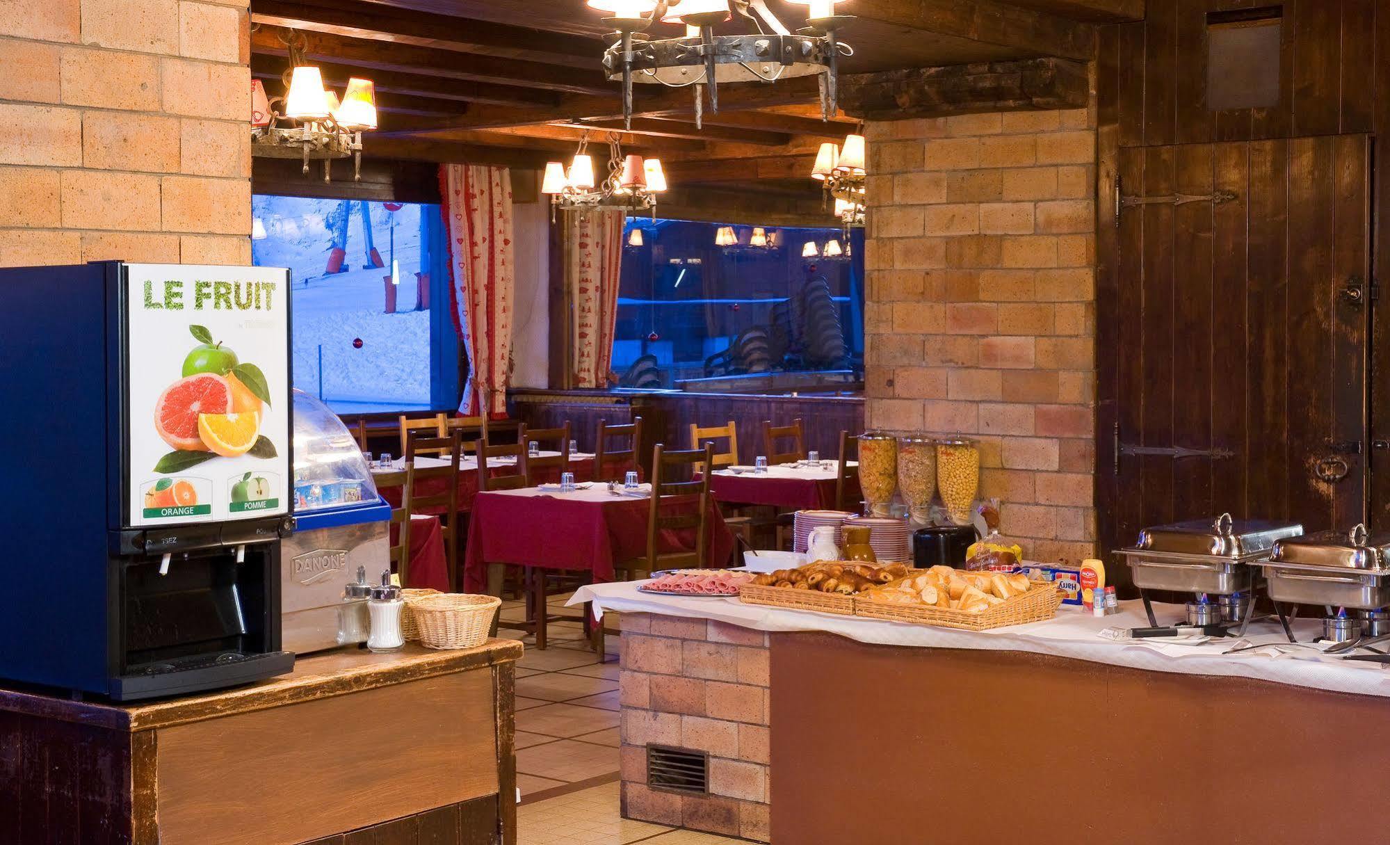 Madame Vacances Hotel Le Christina Alpe d'Huez Exterior photo