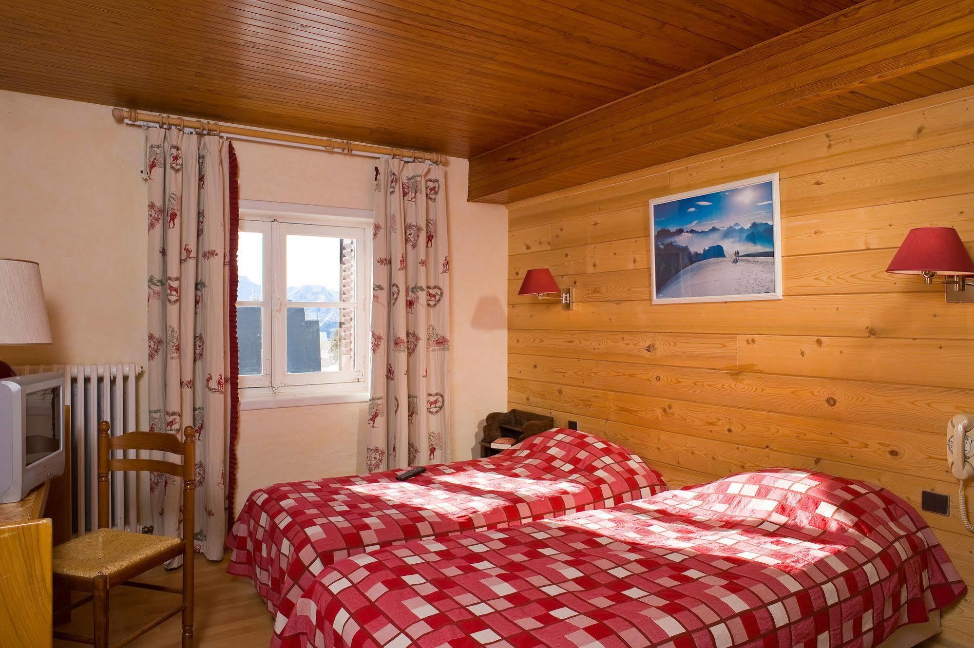 Madame Vacances Hotel Le Christina Alpe d'Huez Exterior photo