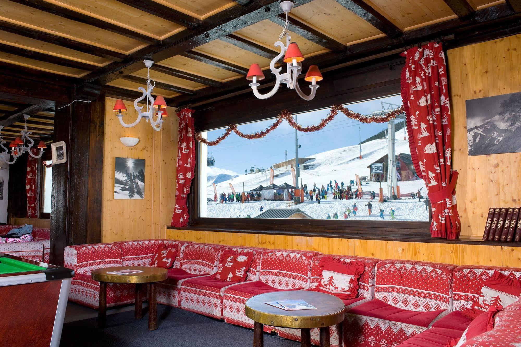 Madame Vacances Hotel Le Christina Alpe d'Huez Exterior photo