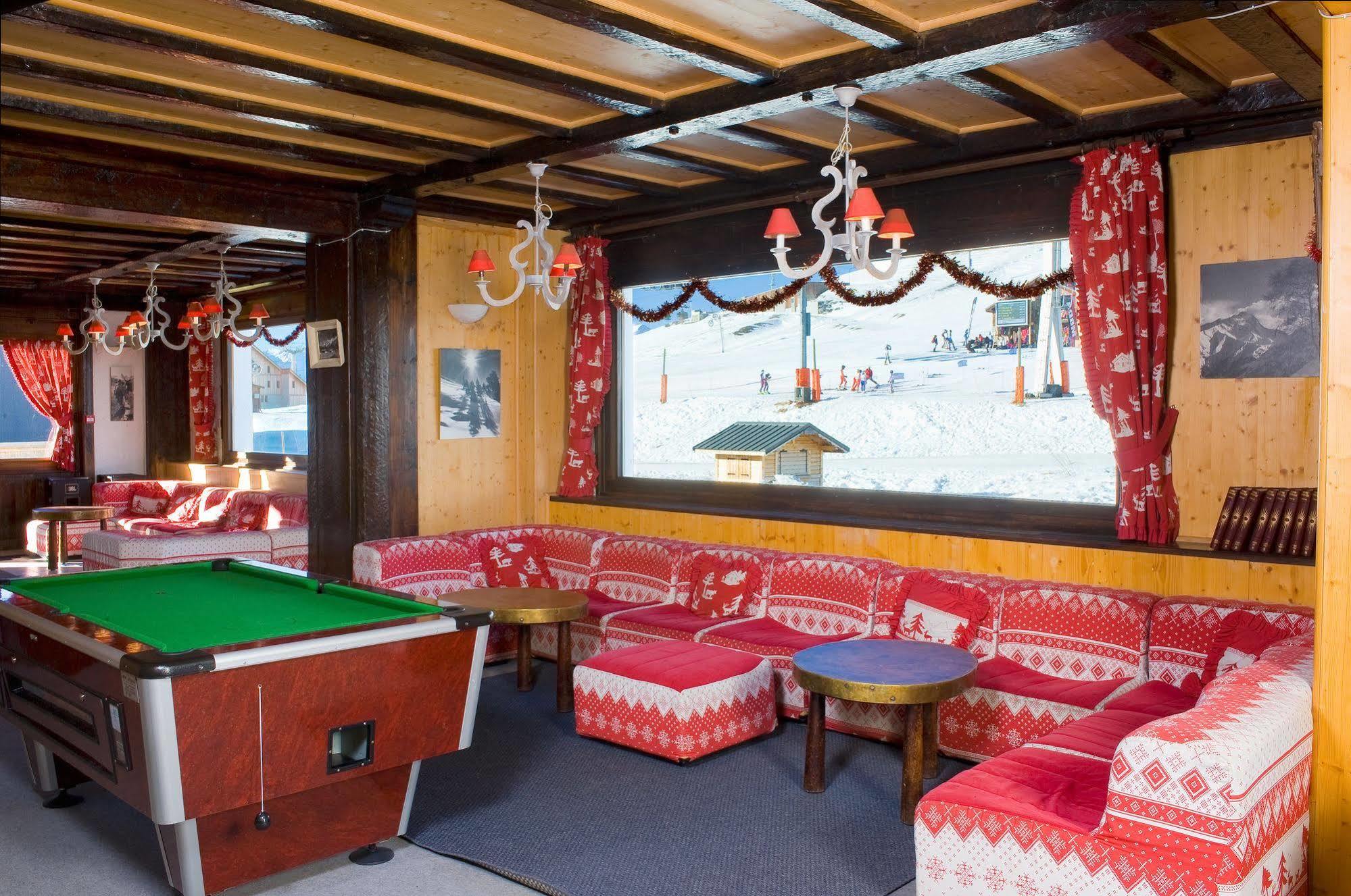 Madame Vacances Hotel Le Christina Alpe d'Huez Exterior photo